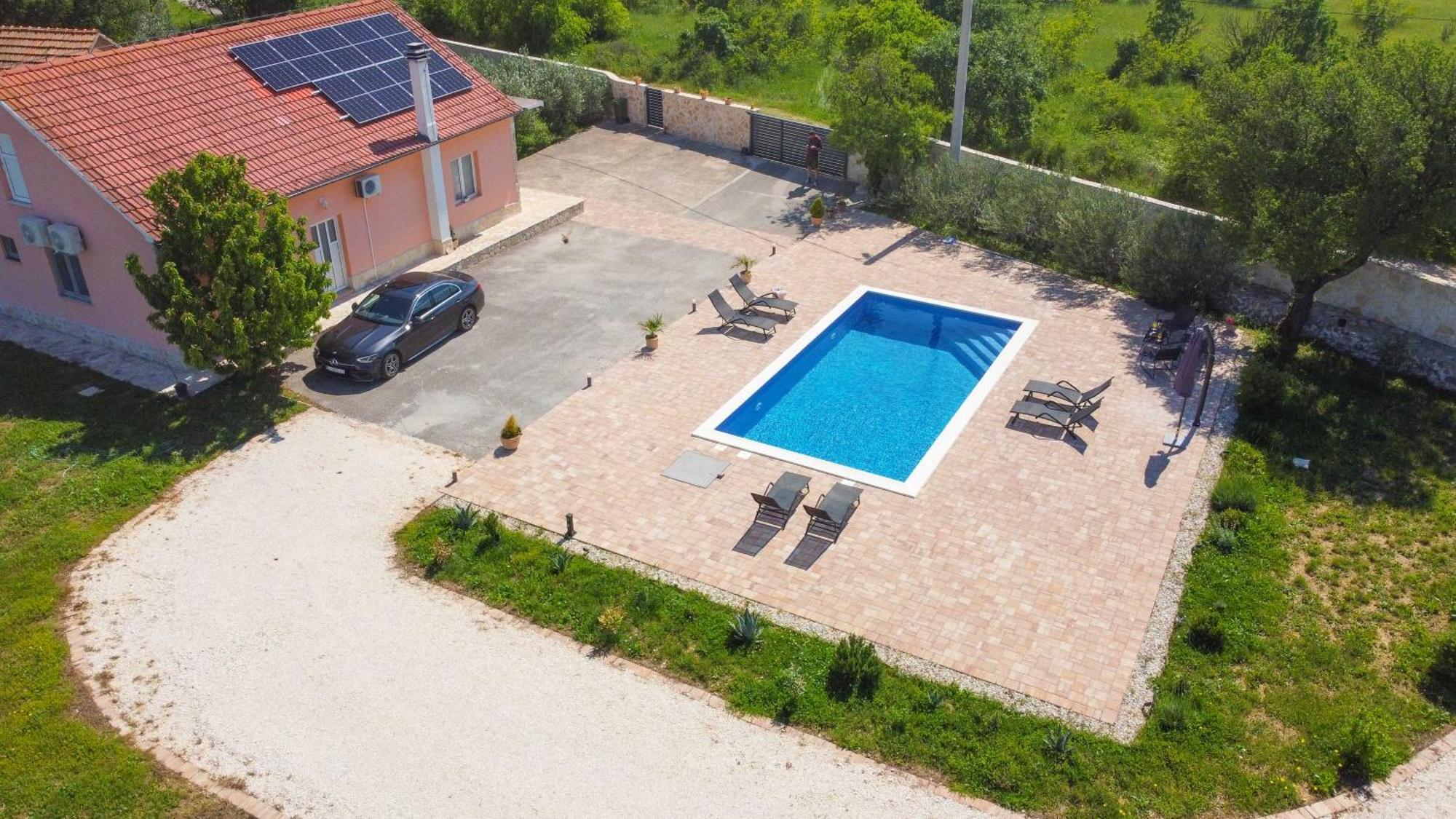 Iris Holiday Home Trbounje Екстериор снимка