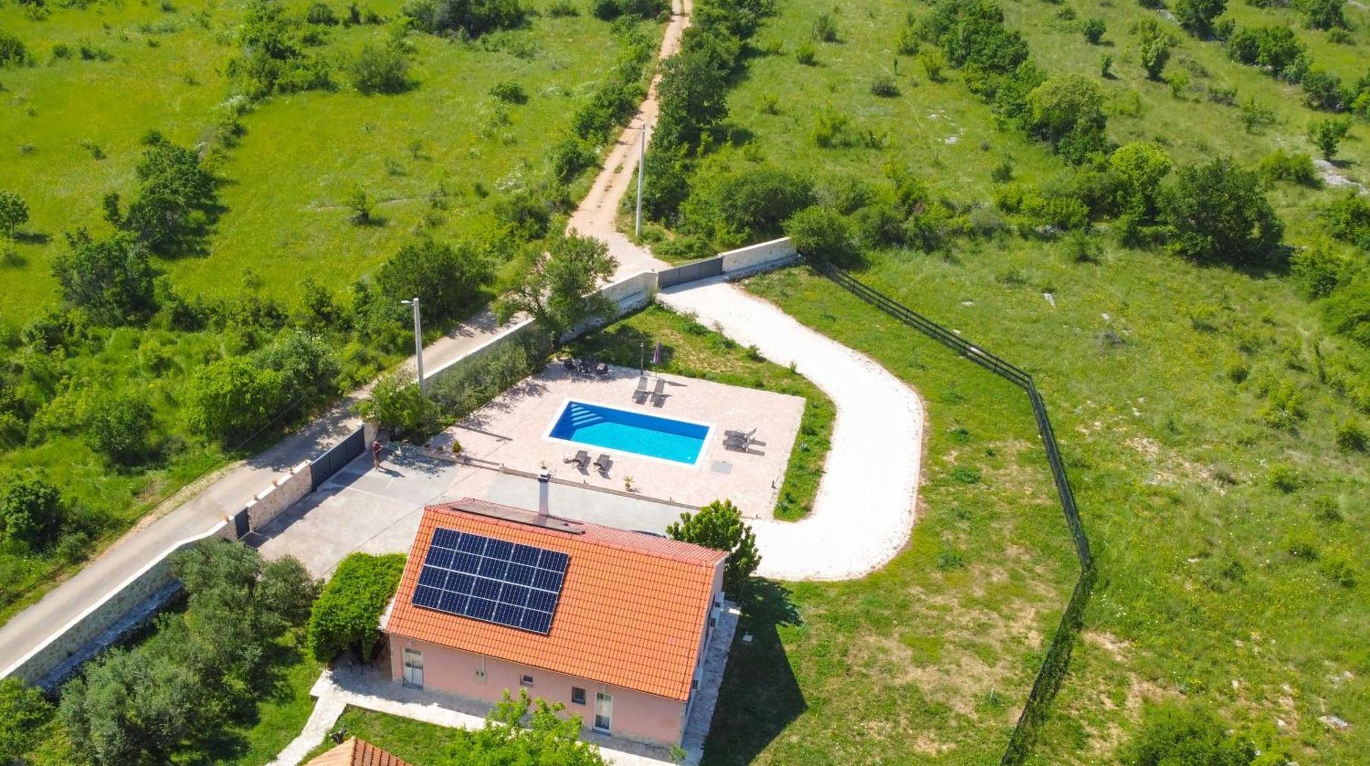 Iris Holiday Home Trbounje Екстериор снимка