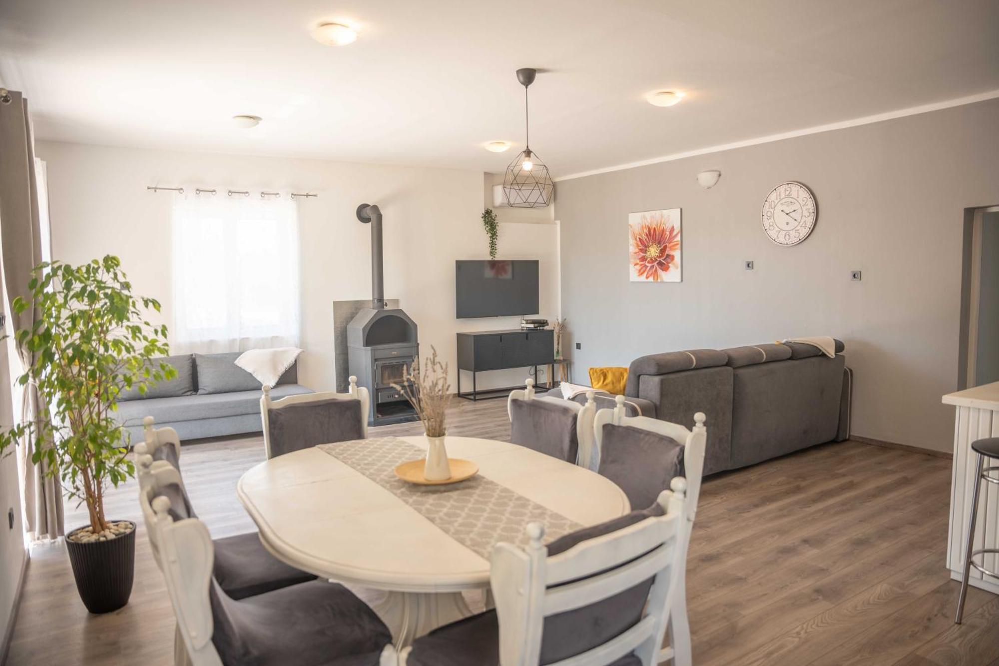 Iris Holiday Home Trbounje Екстериор снимка